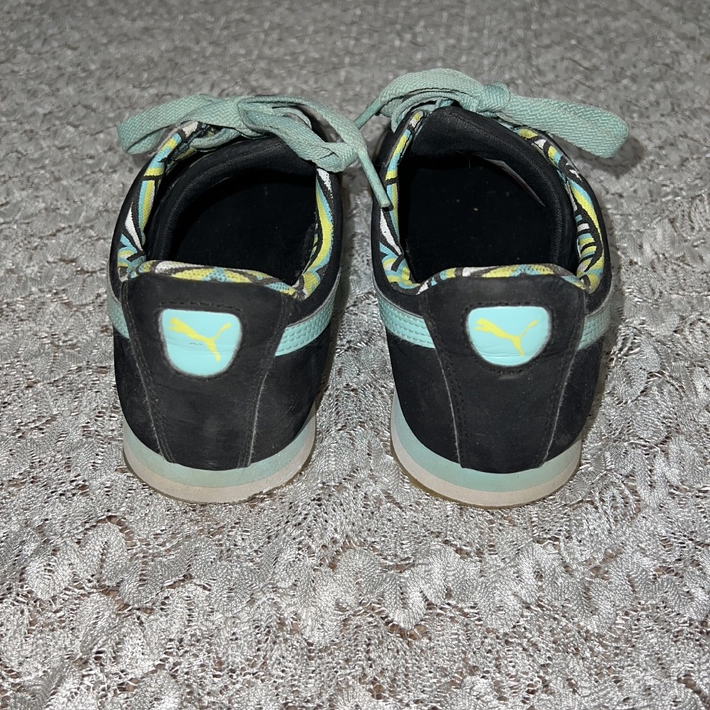 Woman’s Puma “Romas” Shoes - Picture 3 of 4